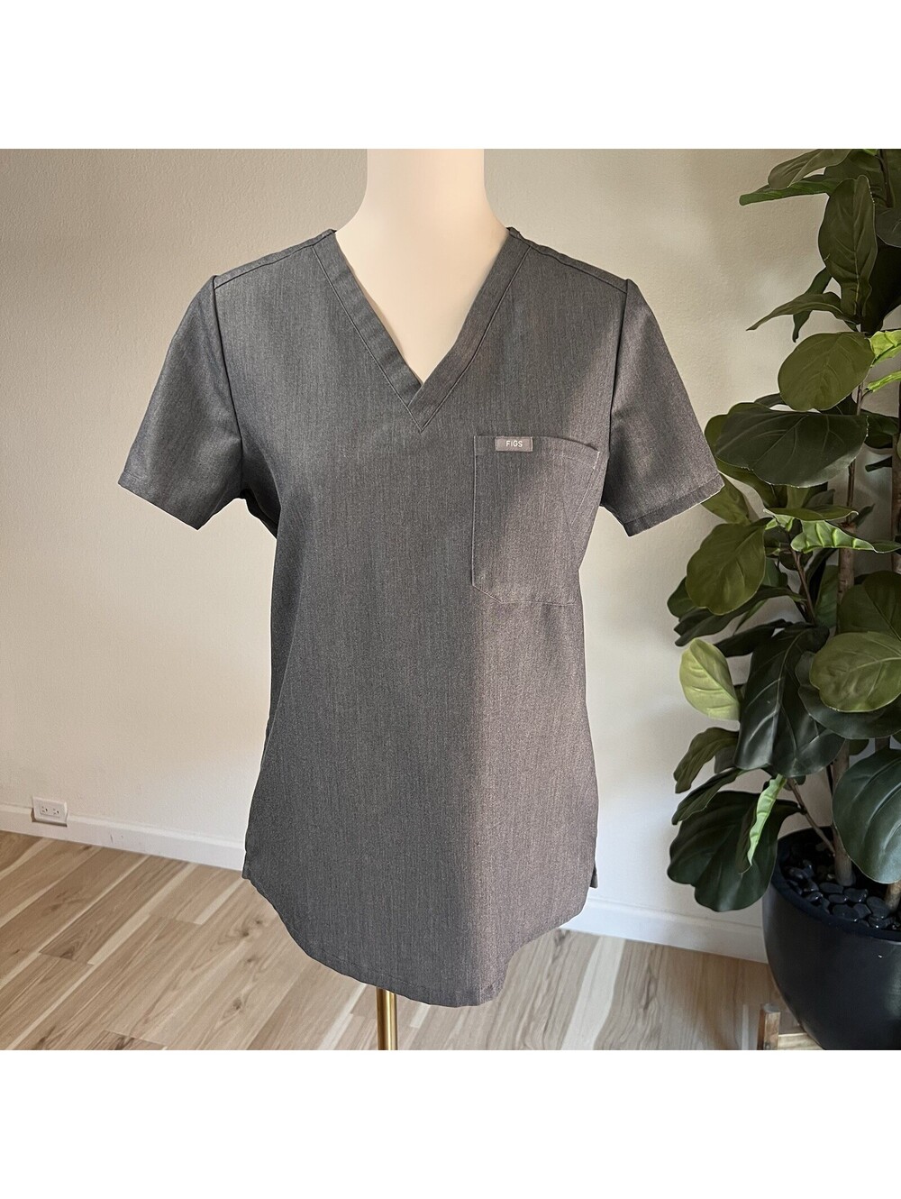 FIGS Catrina Women’s 1-Pocket Graphite Size S Scrub Top #fw1000